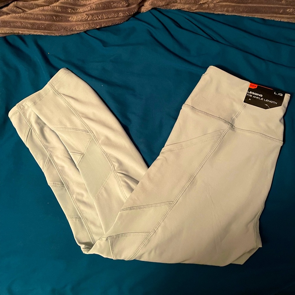 NWT mint green RBX (Reebok) capri length leggings size large.